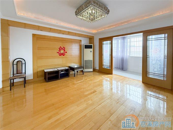 三北公寓  精装保养好 带朝南车库