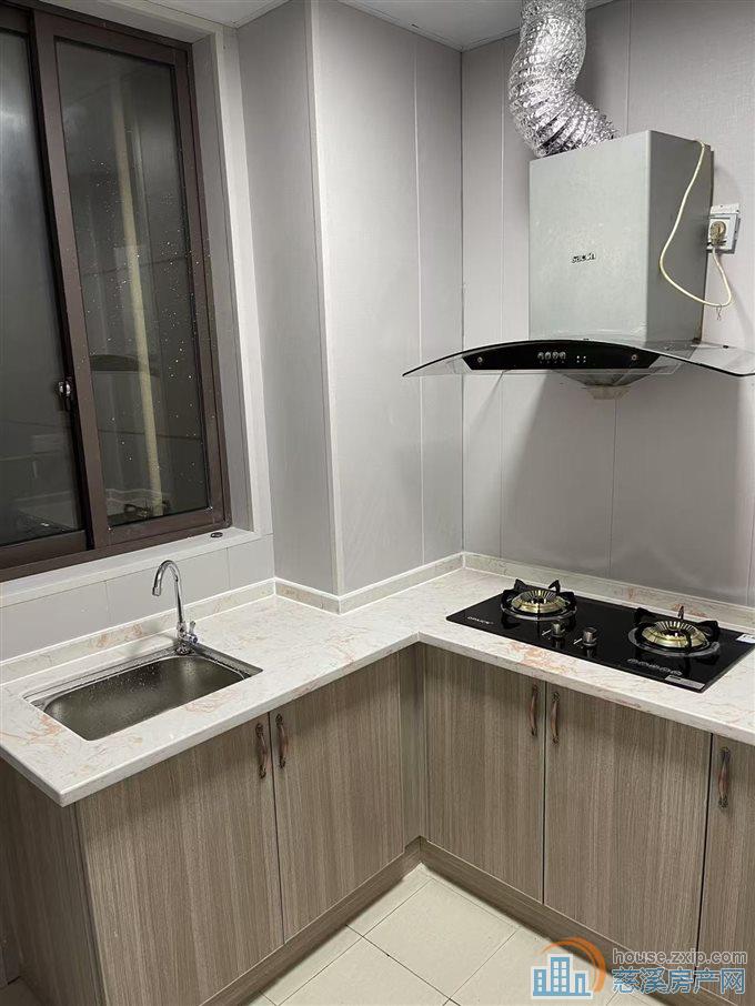 尚德家园90平精装送车位包物业2300元