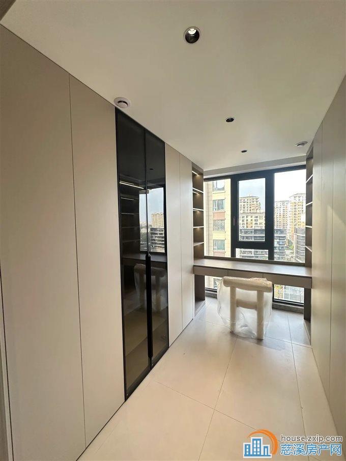 青樾府168平，全新豪华装修送车位