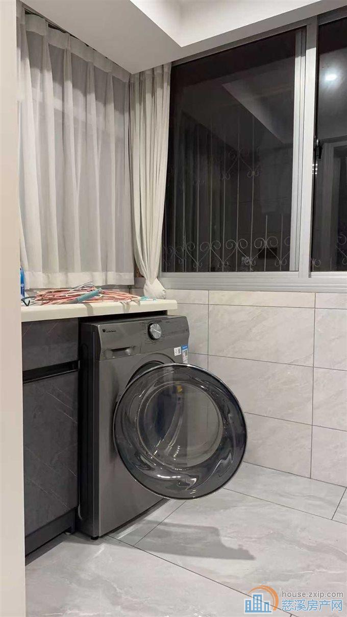 金南小区低楼层两室精装修直接房源带储藏间