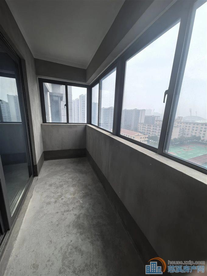 东越府  全新毛坯 带车位 黄金楼层