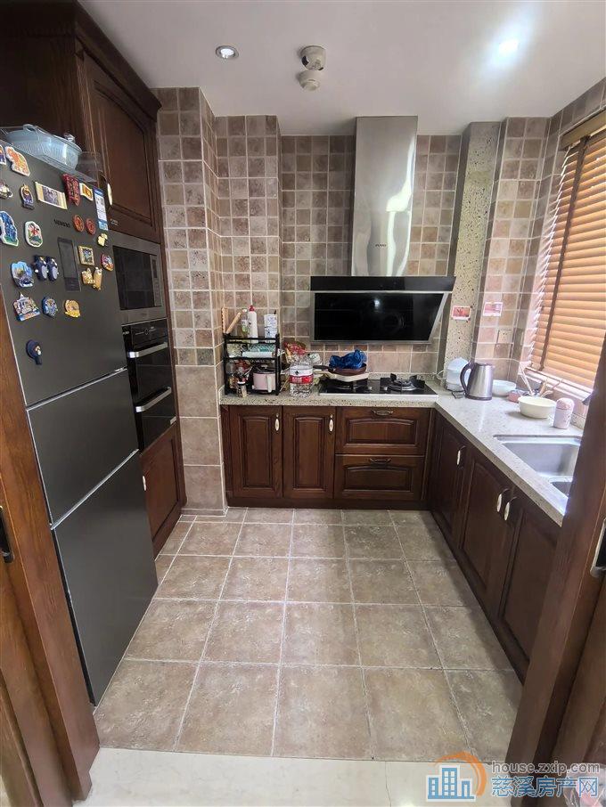 美域花苑精装洋房  中间楼层 带车位