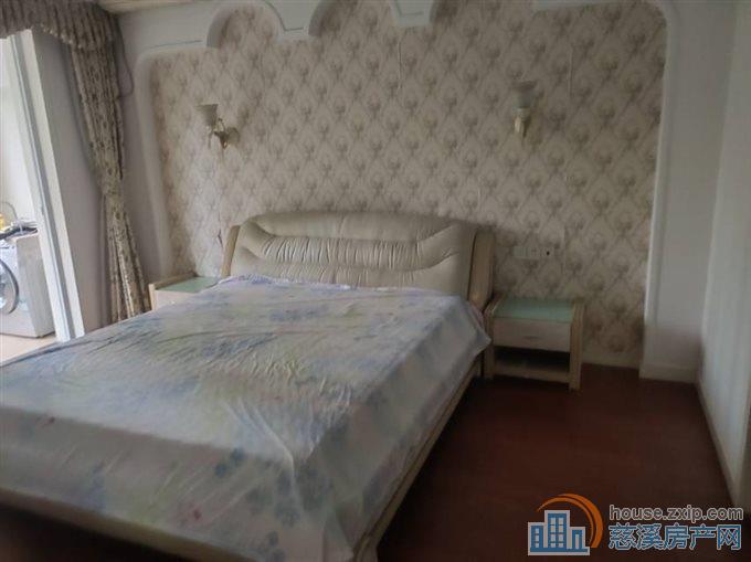 出售和润公寓133平+车库152万