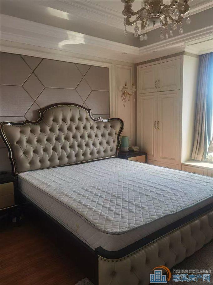 嘉景苑中层160平豪装车位228万