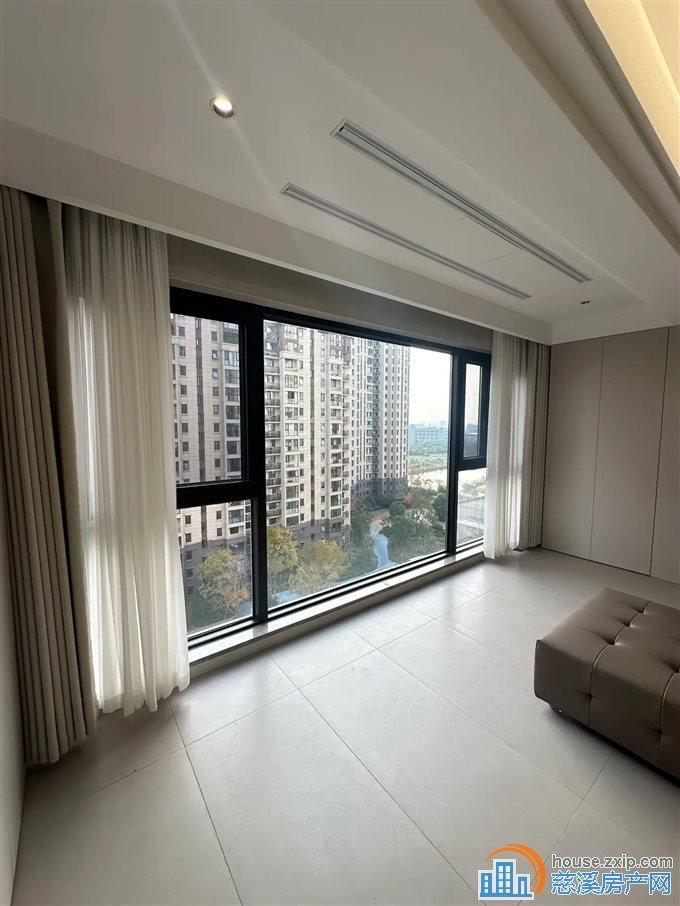 青樾府168平，全新豪华装修送车位