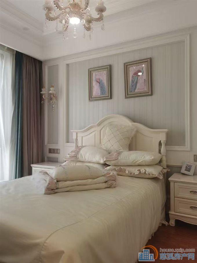 嘉景苑中层160平豪装车位228万