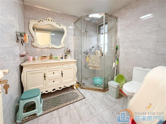 金仕华庭 中间楼层 精装修带车位独立门厅