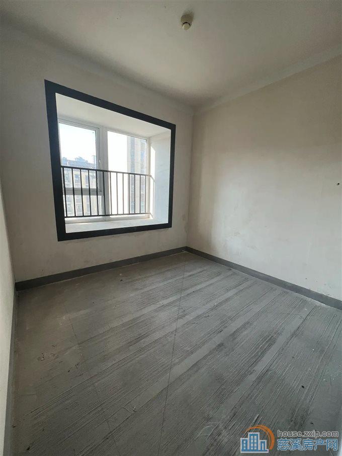 保利俯院江南北区126平148万采光佳