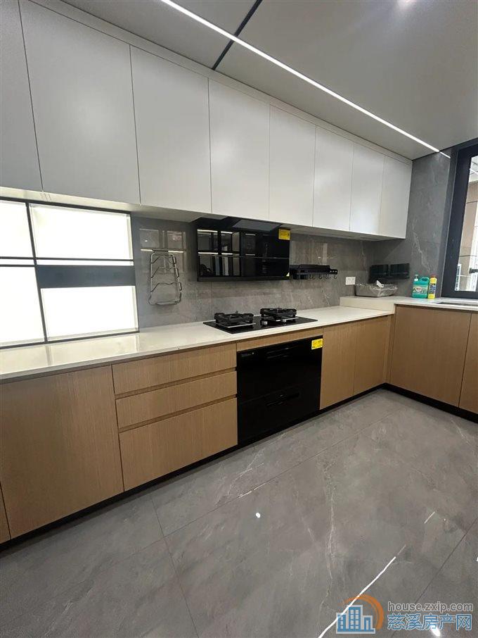 江景苑 240平 418万 精装 带车位