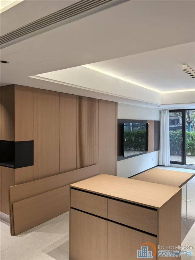 蔚蓝云图95平一楼带80平大院子豪装