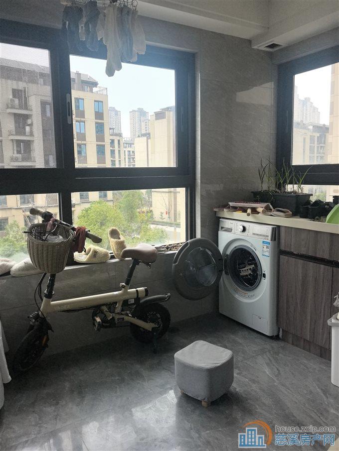 俯院江南北区125平178万带车位