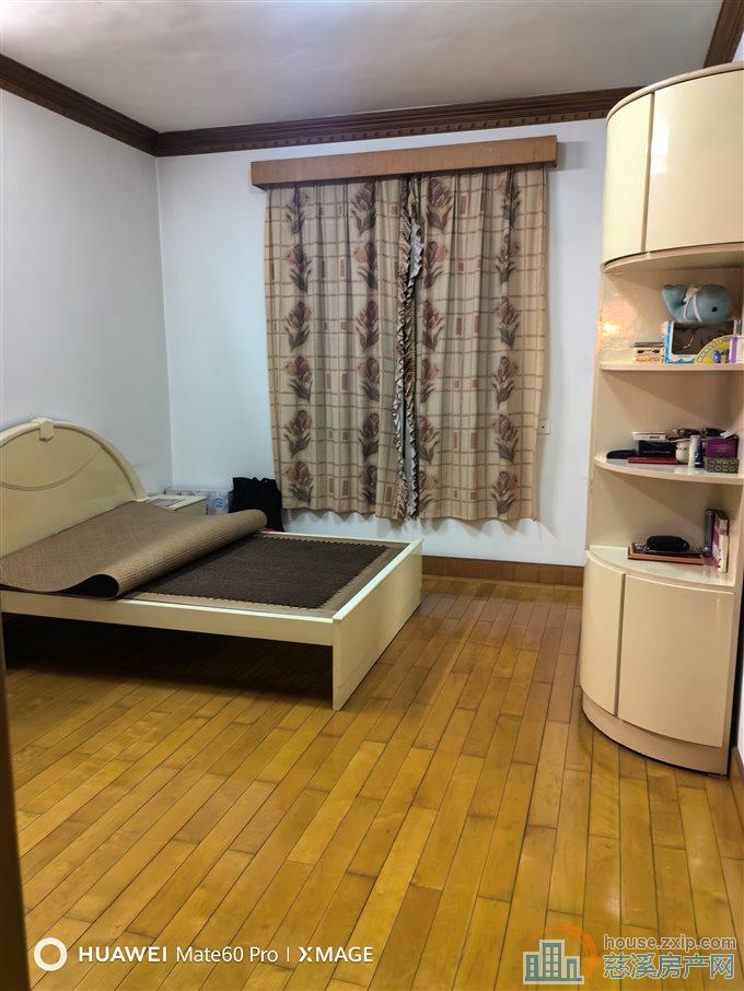 石桥小区三间二楼半202平+阁楼280万
