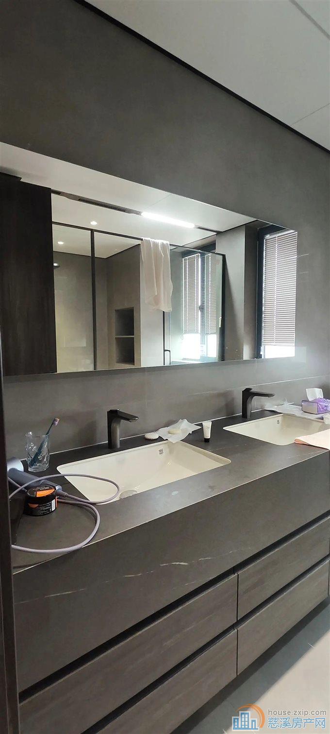 悦城玖号花园172平带车位530万