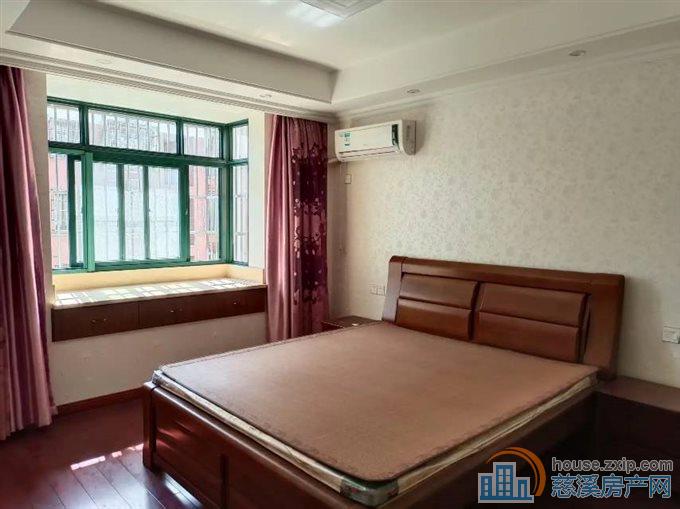 联丰公寓  精装修 带车库 可拎包入住