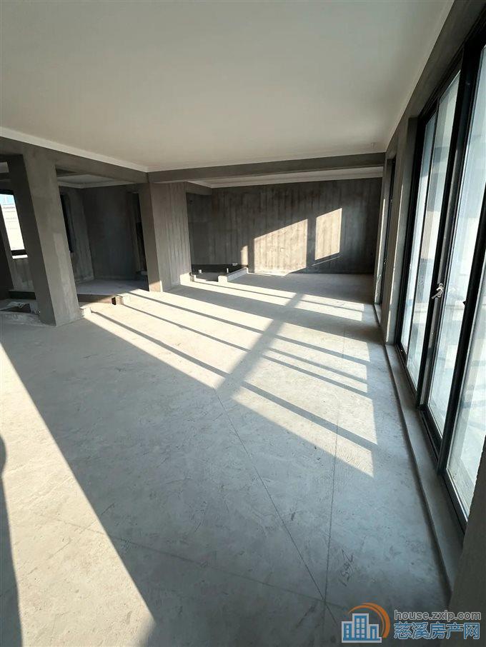 旦山府 143平 318万 带车位满两年