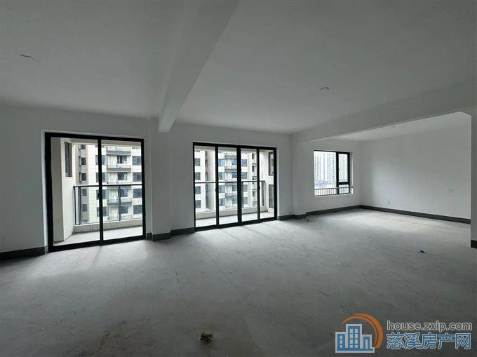 旦山府 143平 318万 带车位满两年