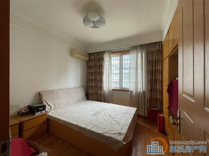 南胜苑128平105万带阁楼车库