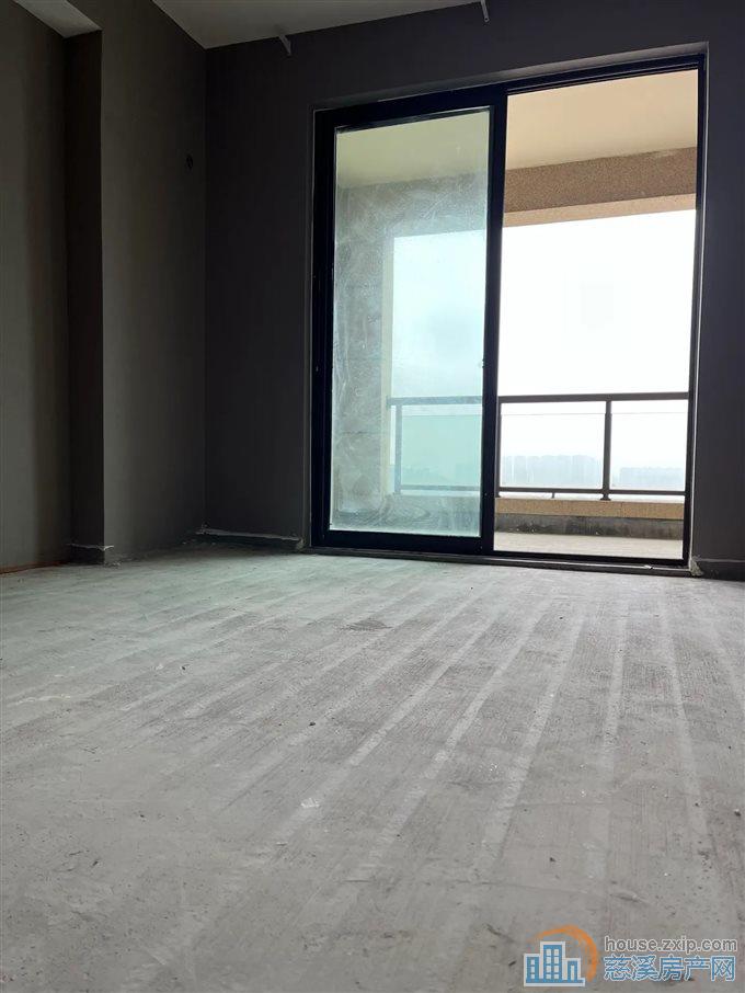 嘉景园毛坯142平方182万车位杂物间