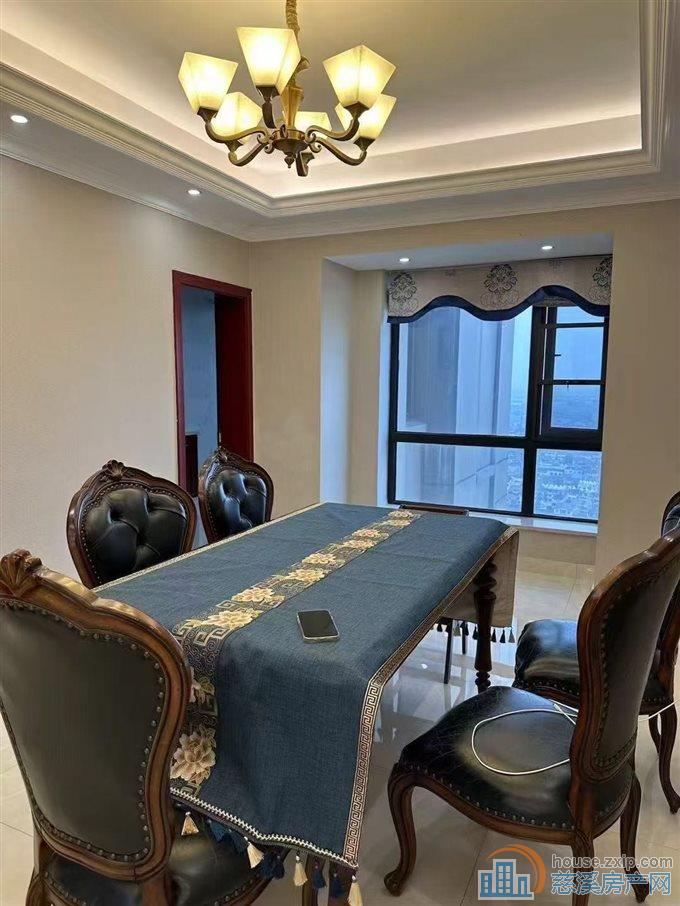 捡漏金地鸿悦184平 268万精装