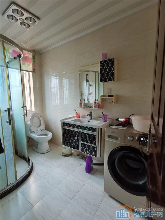 名仕园 84.7平75万精装3房杂物间