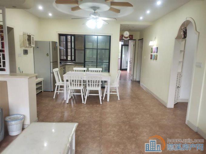 出售和润公寓133平+车库152万