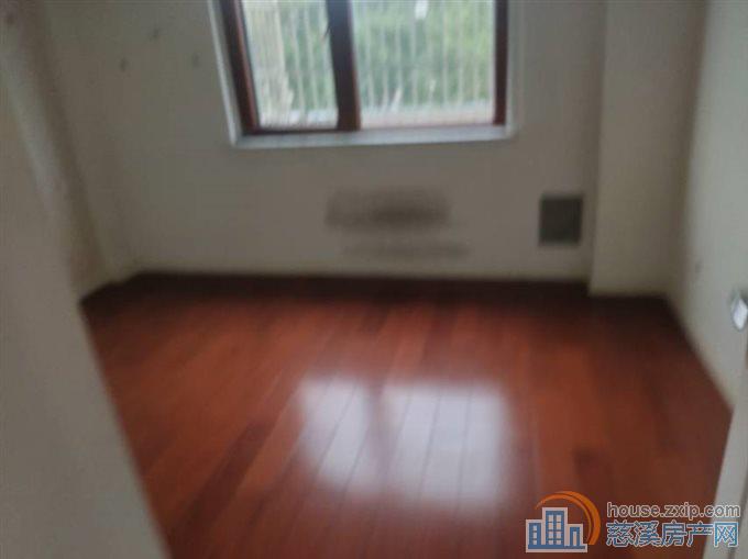 出售和润公寓133平+车库152万