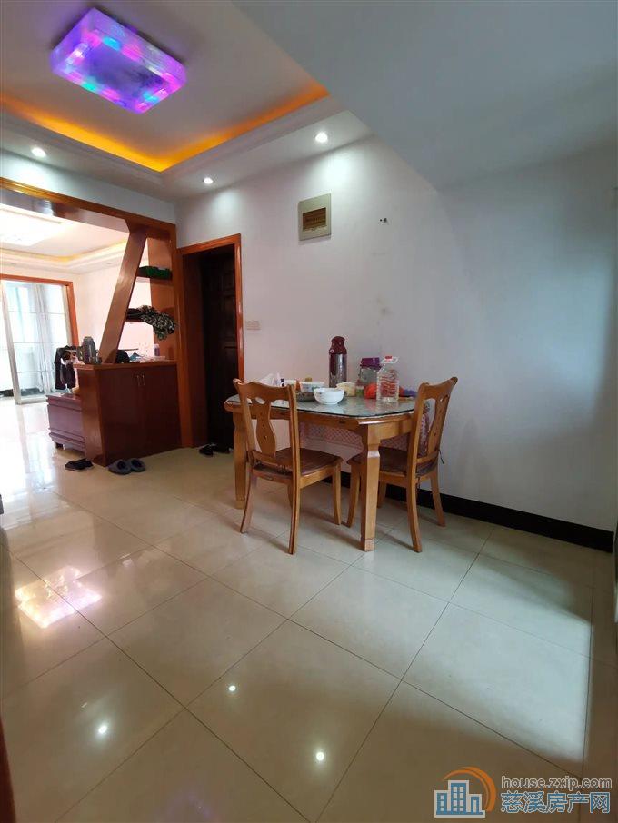 名仕园 84.7平75万精装3房杂物间