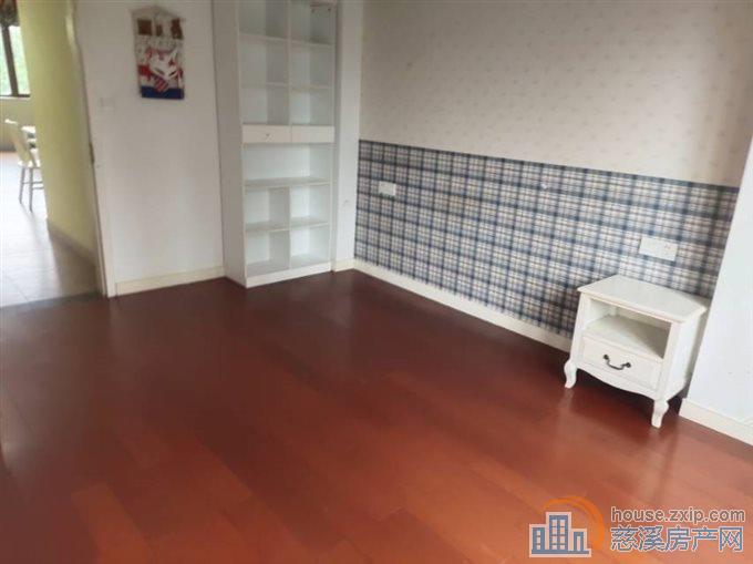 出售和润公寓133平+车库152万