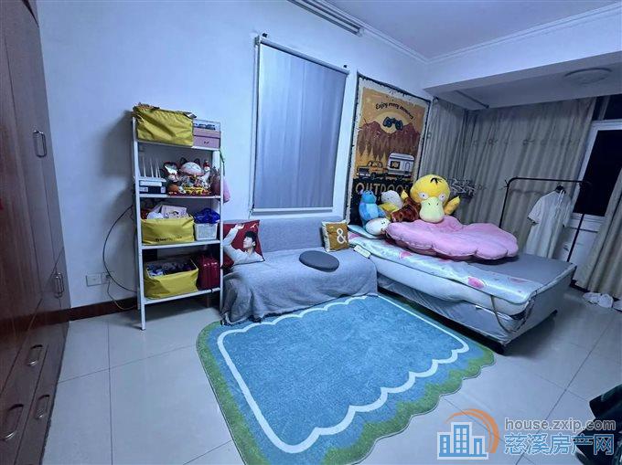 鸣山新村 精装修 带杂物间 满两年