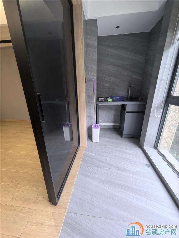 界牌新村洋房，140平228万，全新装修