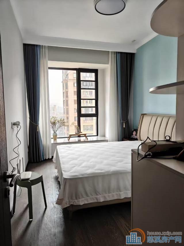 阳光城二期婚装143平方