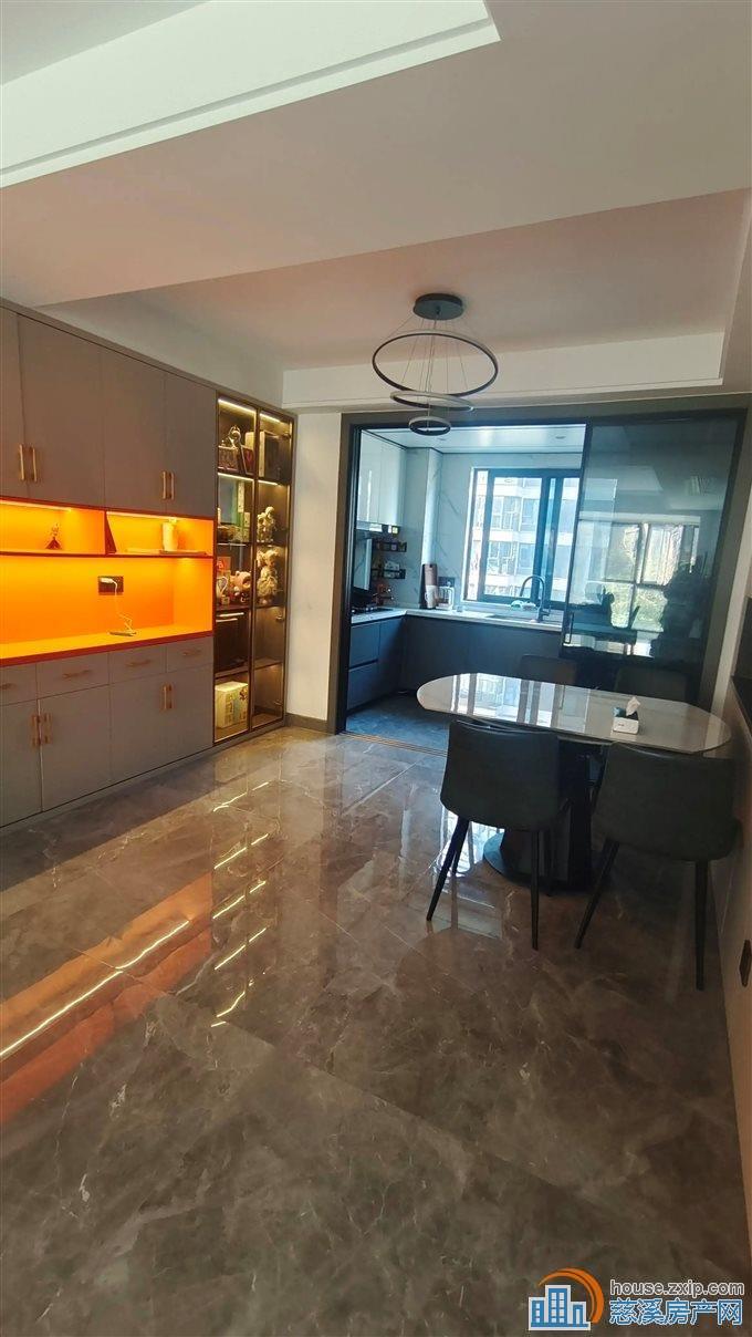 保利银杏小镇 精装127平方159.5万