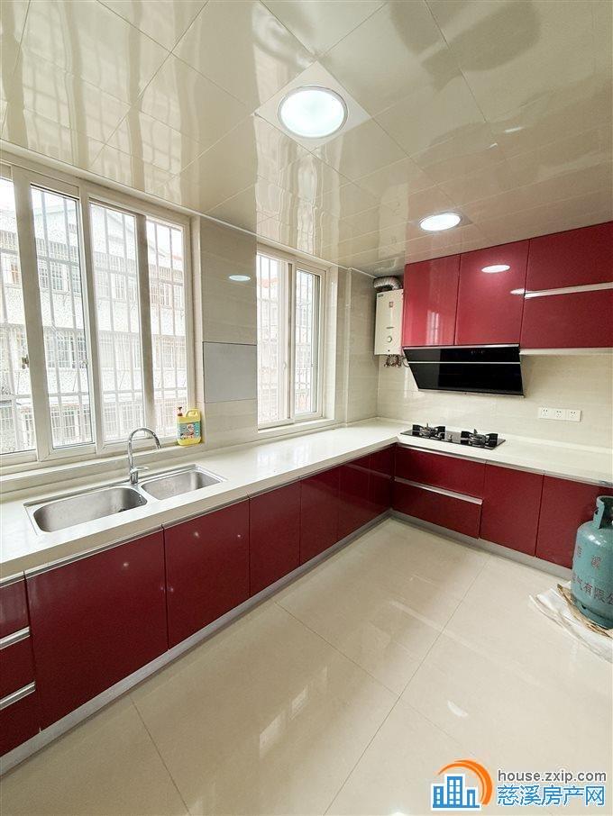 三北公寓157平139.8万送朝南大车库