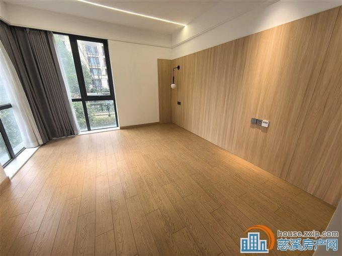 界牌新村洋房，140平228万，全新装修