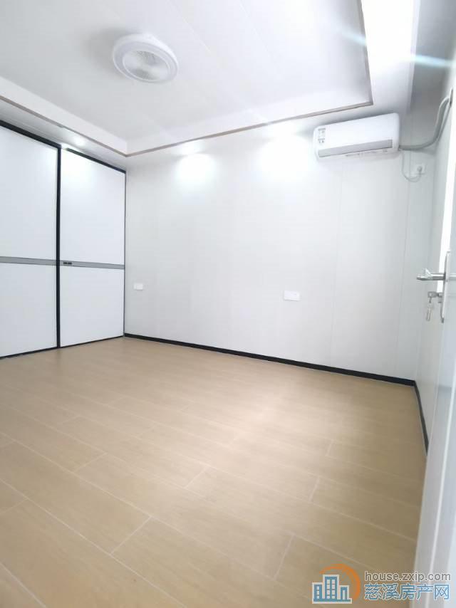 金山新村西区直地1楼东边套52平78万