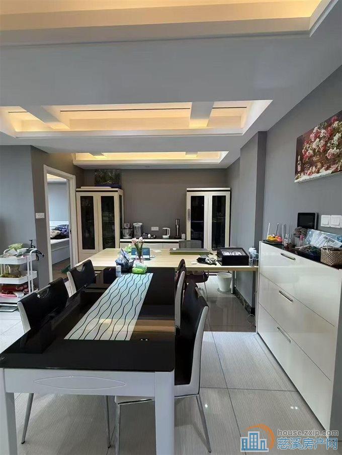 阳光城一期100平三间朝南婚装145万