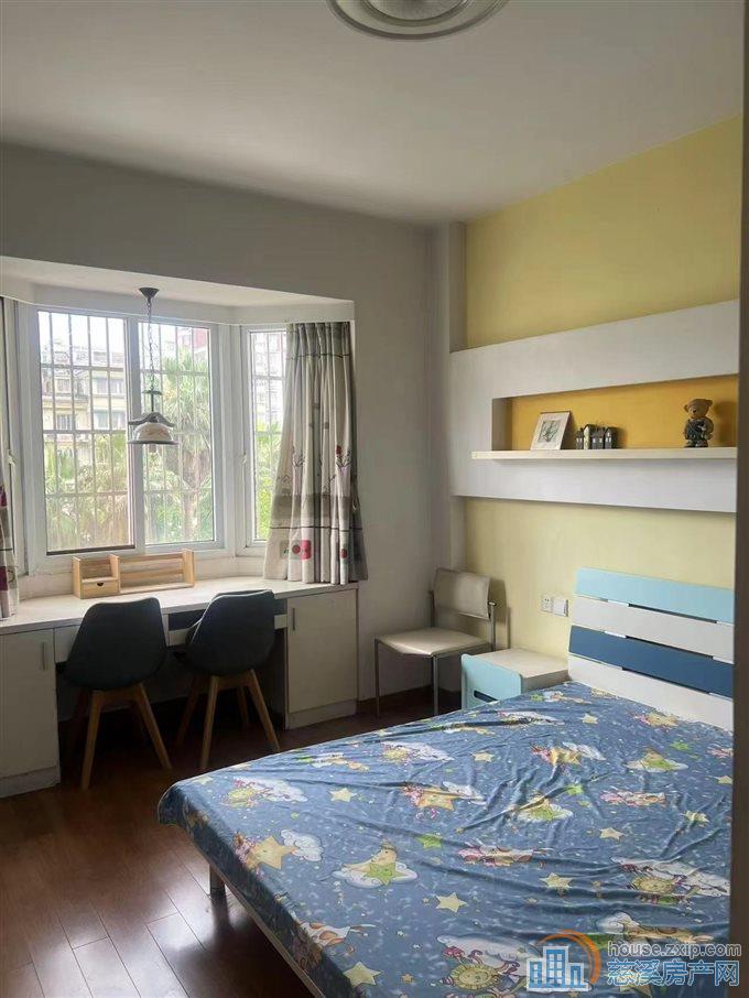 彩虹家园170平精装四室送车库150万