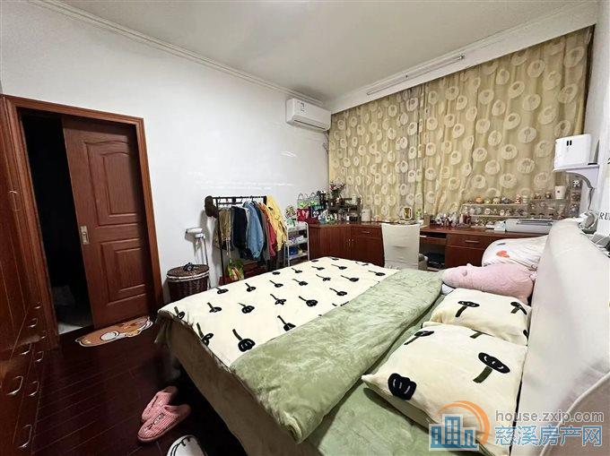 鸣山新村 精装修 带杂物间 满两年