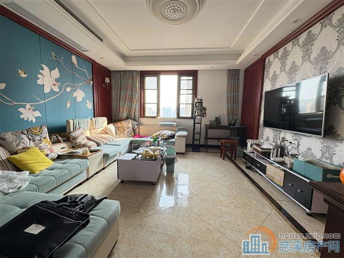 伊顿花苑  精装修 中间楼层 采光充足