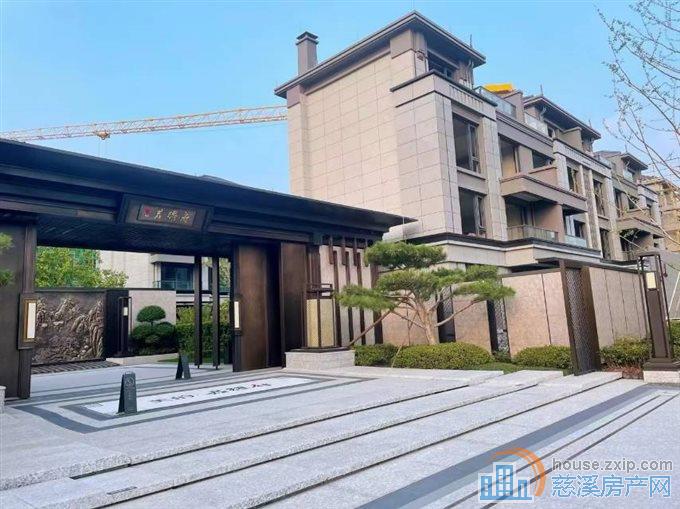 美的君耀府中等层150平可改名240万