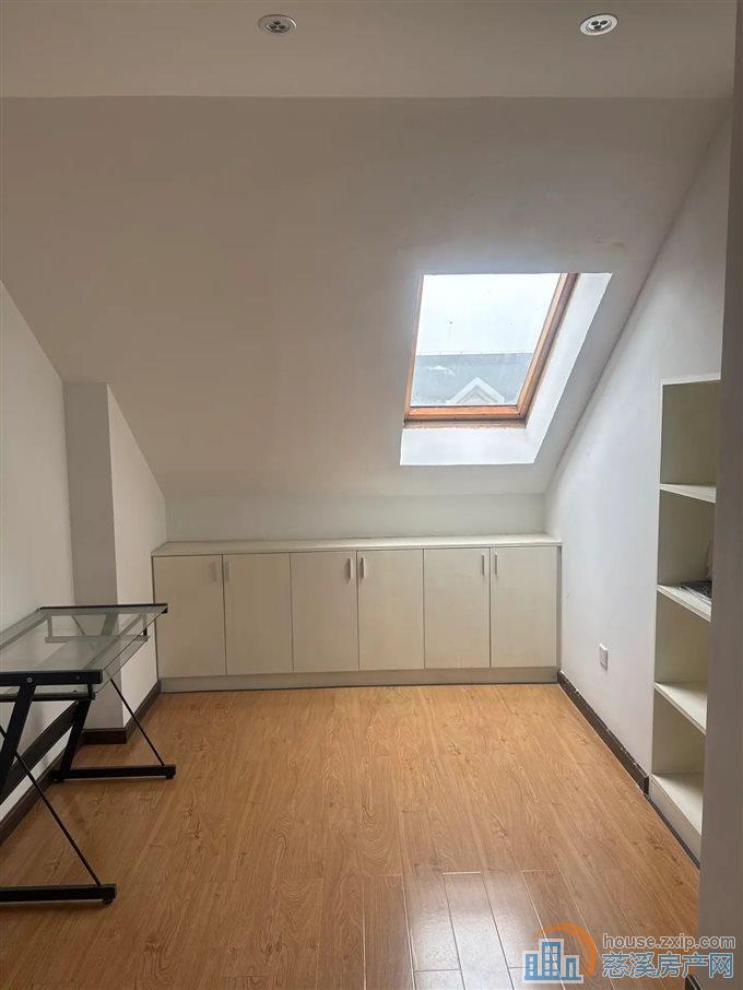 城市桃源 精装复式 89平145租车位