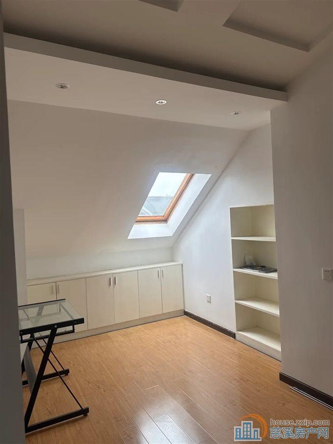 城市桃源 精装复式 89平145租车位