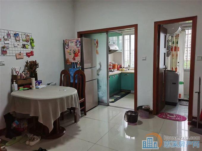 鸣山新村 精装修 带杂物间 满两年