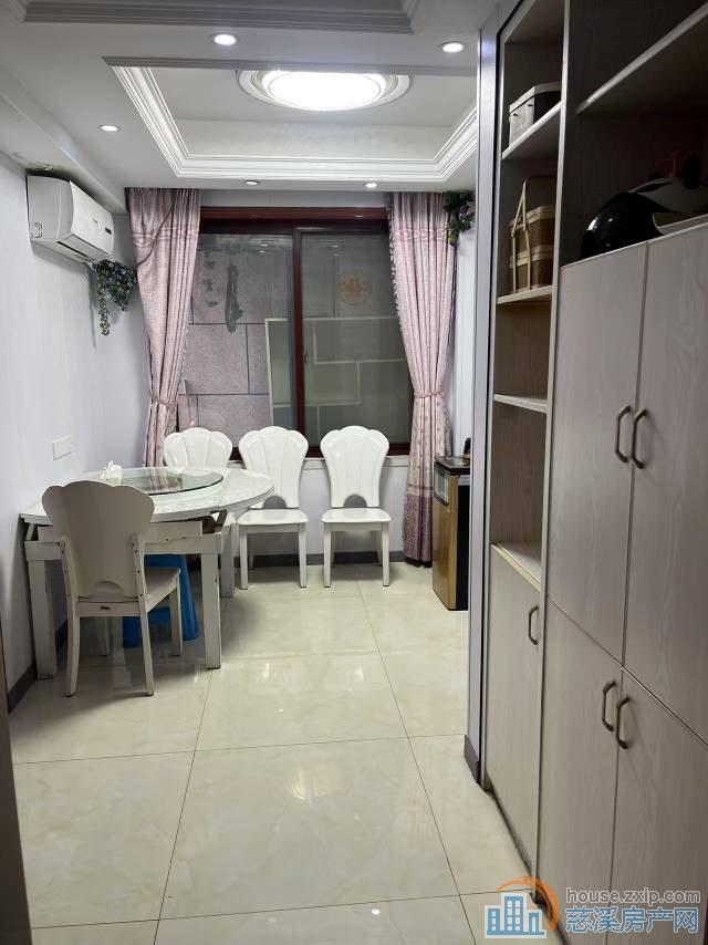 柳莺佳苑二楼94平米精装修98万