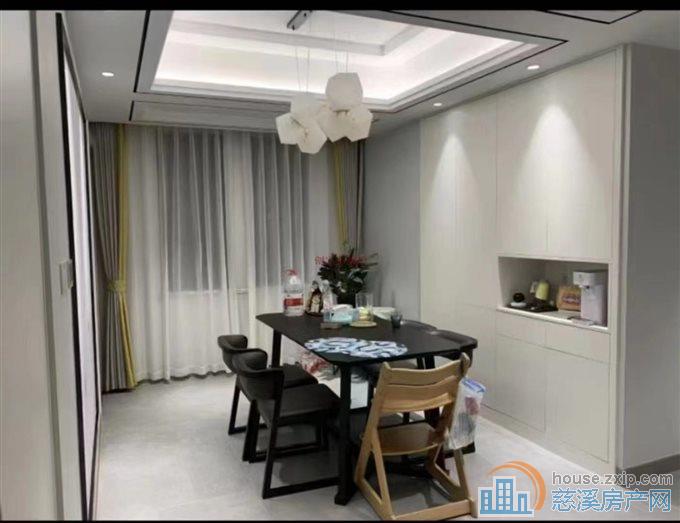 方太美域143平好楼层+车位储物间精装