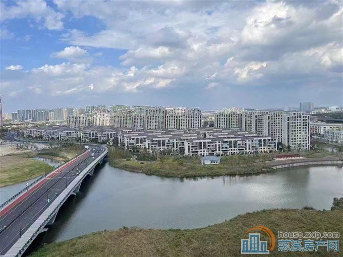 观湖佳苑架空层湖景房好楼层普装满2年