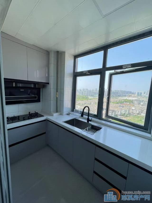 双和家苑二期61平95万中间层边套精装