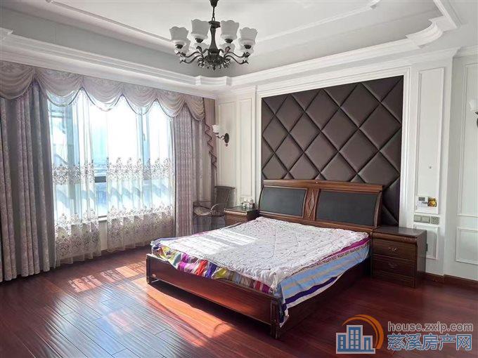 捡漏保利二期196平精装带车位236万