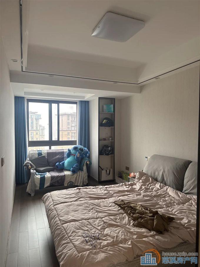 悦华府  精装自住房 满两年 
