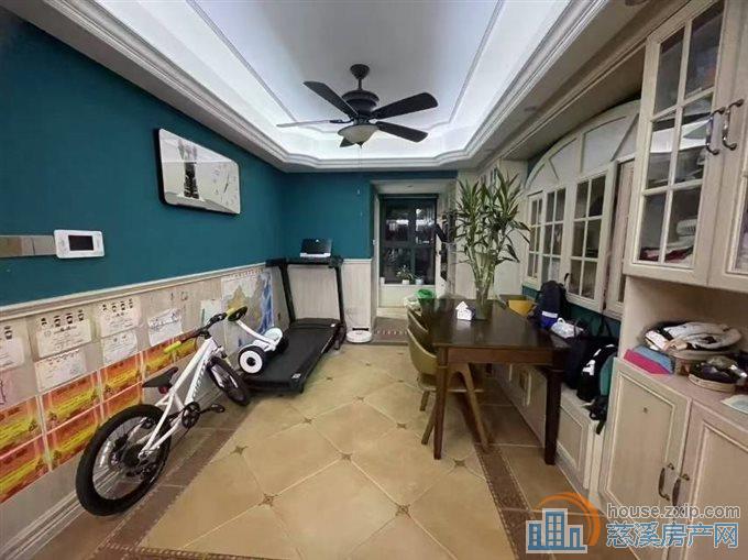 金仕华庭豪装142平十车位一只